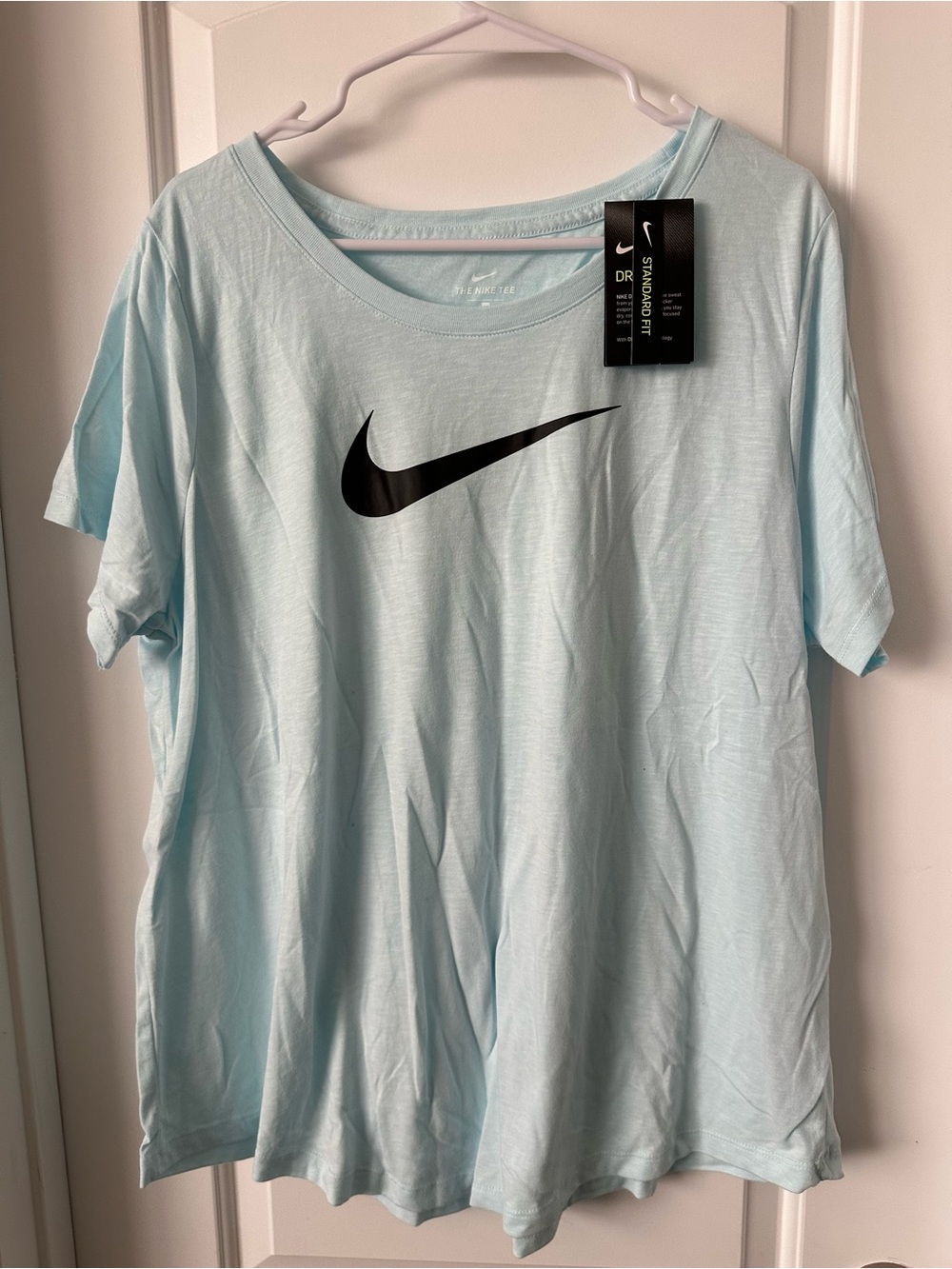 4 Nike woman’s Dri-FIT Short Sleeve Tee - Picture 13 of 16